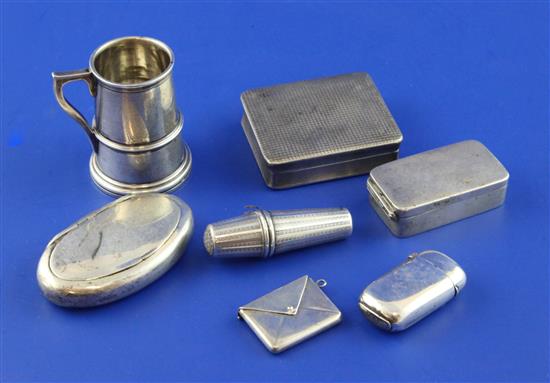 Seven items of collectable silver.